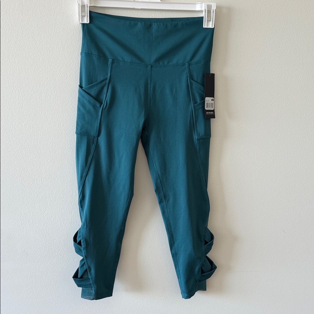 NWT Bali Teal Capri Leggings with Side Detail, Size M Running Athletics Mesh